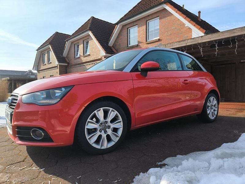 Gebraucht Audi A1 Attraction 105 PS (77 kW) 2013 Rot Kleinwagen