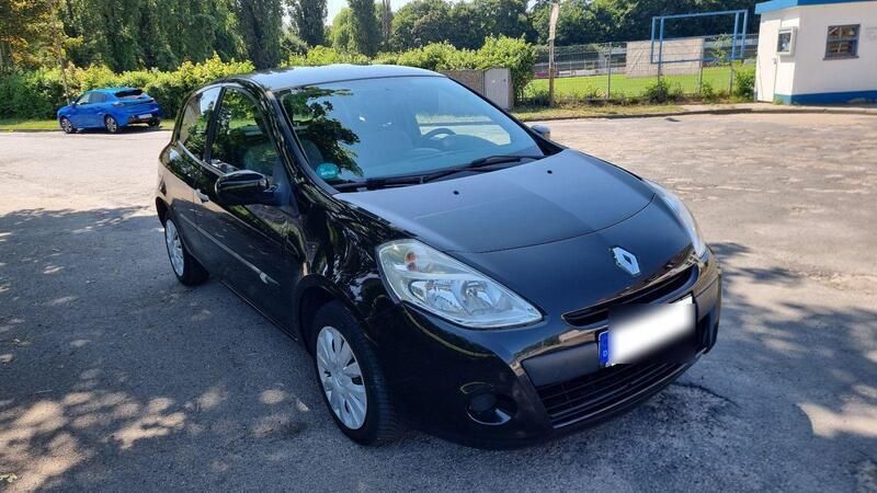 Schwarz Gebraucht 2011 Renault Clio II Expression Limousine | 2.600 € (Fairer Preis) - Bild 1/4