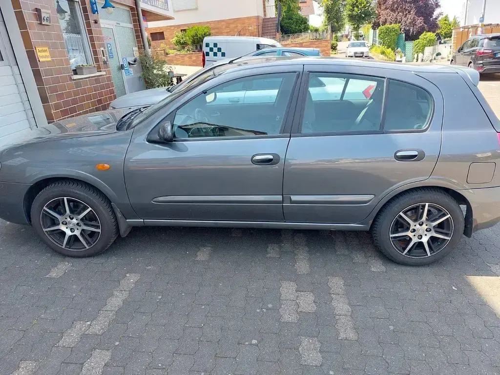 Gebraucht Nissan Almera Acenta+ 116 PS (85 kW) 2004 Grau Limousine