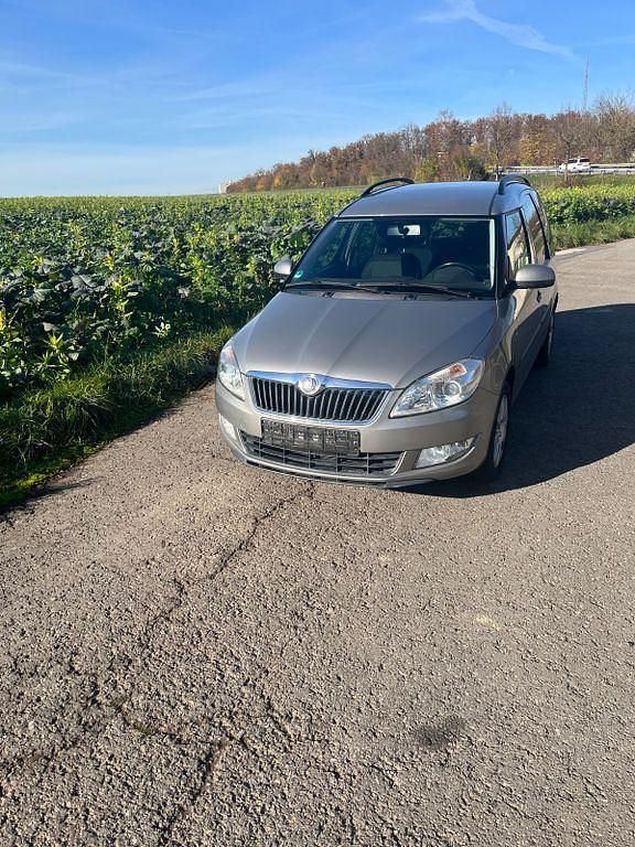 Grau Gebraucht 2013 Skoda Roomster Ambition Van / Kleinbus | 4.999 € (Fairer Preis) - Bild 1/4