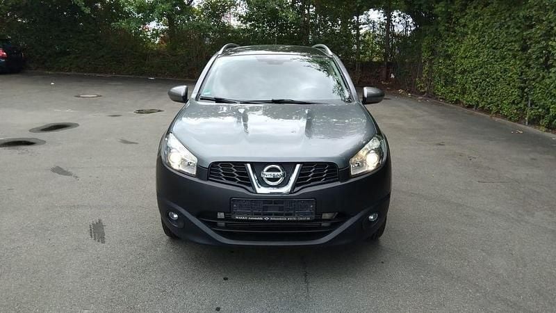 Grau Gebraucht 2011 Nissan Qashqai +2 I-Way SUV | 6.499 € (Guter Preis) - Bild 1/4