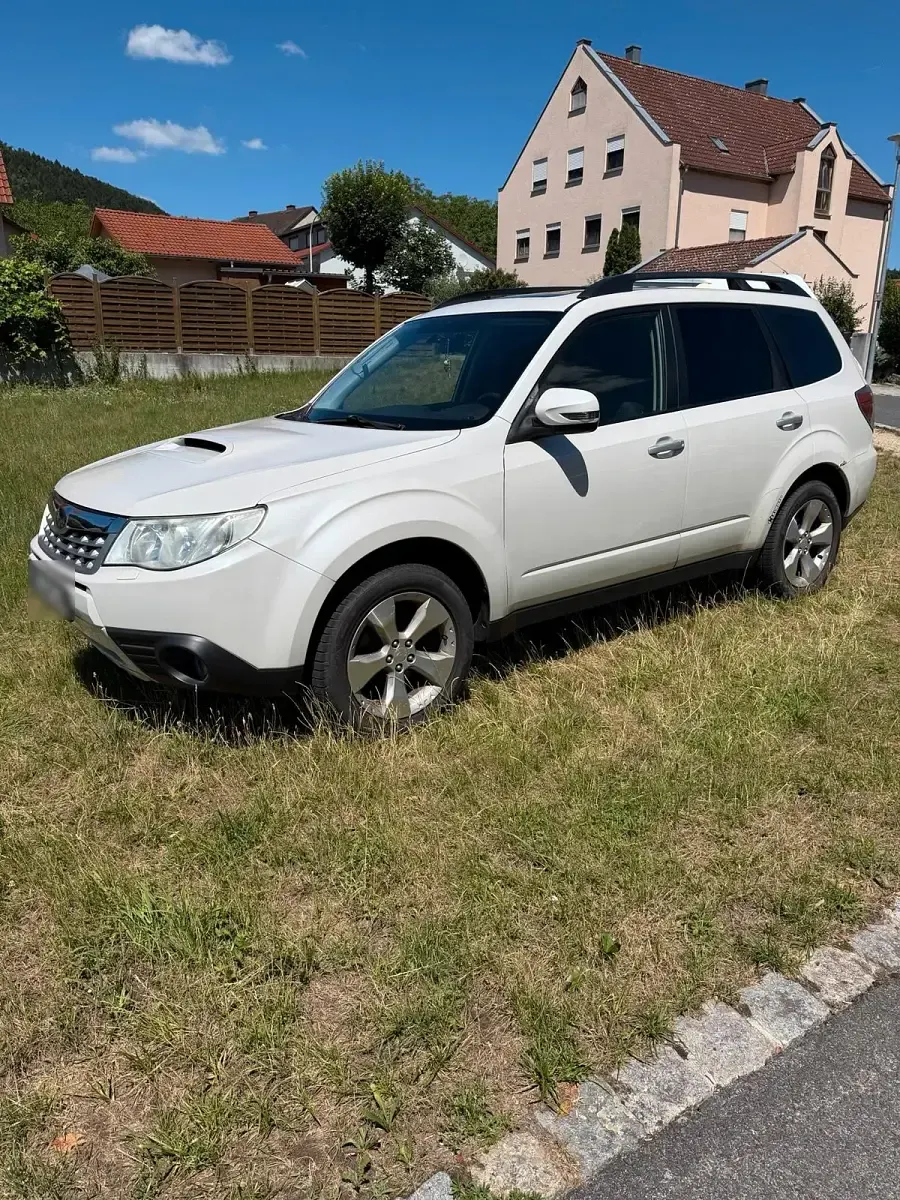 Gebraucht Subaru Forester 147 PS (108 kW) 2011 Weiß SUV