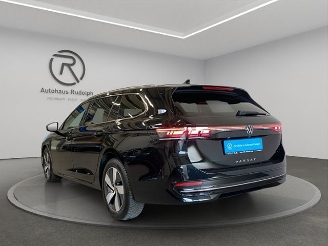 Gebraucht VW Passat Elegance 150 PS (110 kW) 2024 Grenadillschwarz metallic (metallic) Kombi