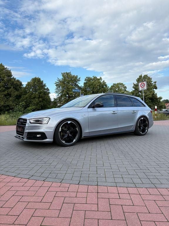 Używany Audi A4 S-Line 190 KM (139 kW) 2015 Srebrny Kombi
