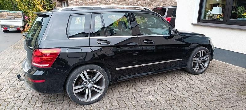 Schwarz Gebraucht 2014 Mercedes GLK220 SUV | 20.000 € (Etwas zu teuer) - Bild 1/4