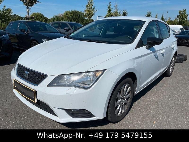 Weiß Gebraucht 2012 Seat Leon Style Limousine | 5.990 € (Teuer) - Bild 1/4
