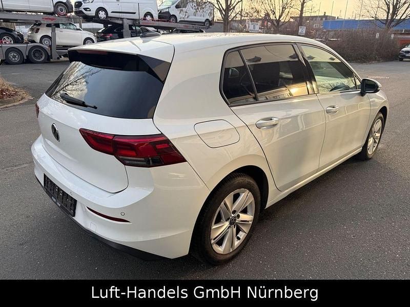 Gebraucht VW Golf VII Life 150 PS (110 kW) 2020 Pure white Limousine