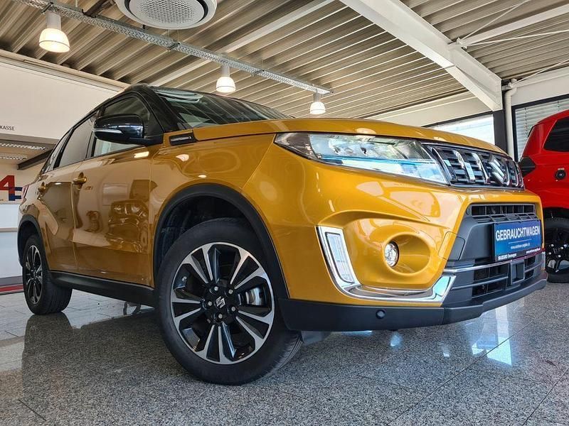 Gelb Gebraucht 2022 Suzuki Vitara Comfort+ SUV | 21.990 € (Fairer Preis) - Bild 1/2