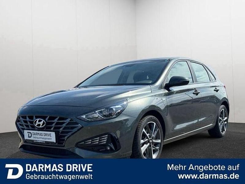 Grau Gebraucht 2023 Hyundai i30 Trend Limousine | 15.989 € (Fairer Preis) - Bild 1/4