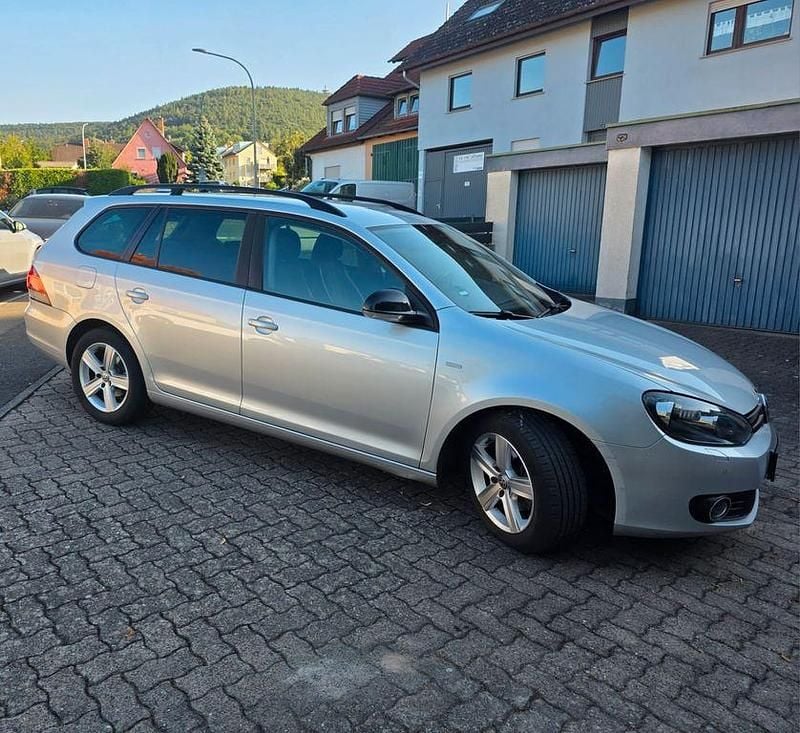 Silber Gebraucht 2013 VW Golf VII Match Kombi | 5.400 € (Guter Preis) - Bild 1/4