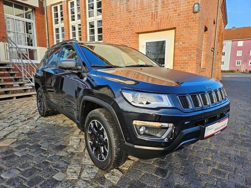Gebraucht Jeep Compass Trailhawk 241 PS (177 kW) 2021 Schwarz SUV