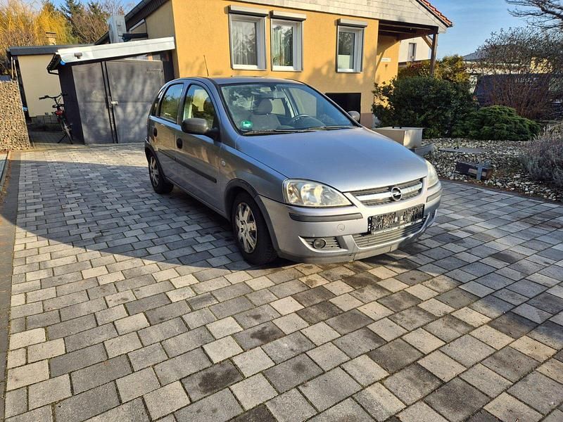 Grau Gebraucht 2005 Opel Corsa Kleinwagen | 600 € (Superpreis) - Bild 1/4