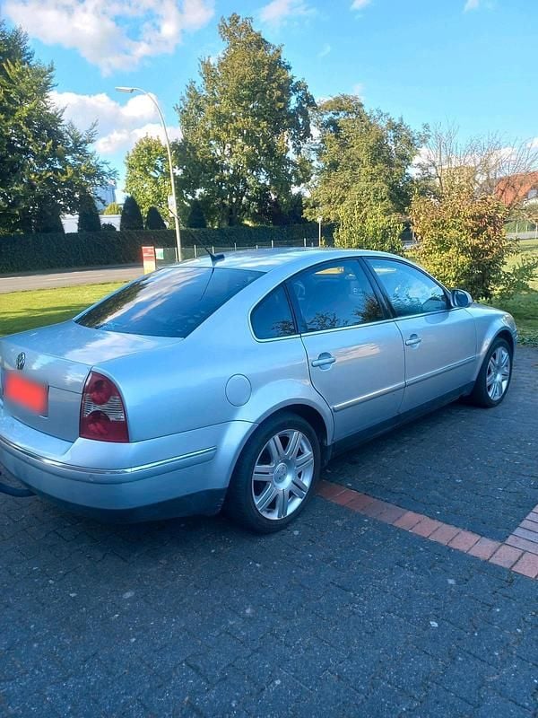 Second-hand VW Passat Highline 130 CP (95 kW) 2004 Argintiu Berlinǎ