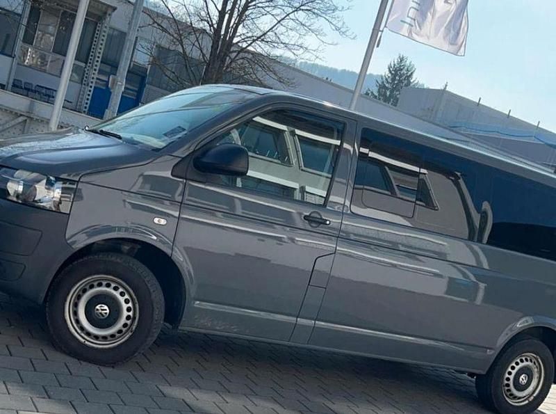 Gebraucht VW T5 102 PS (75 kW) 2013 Grau Van