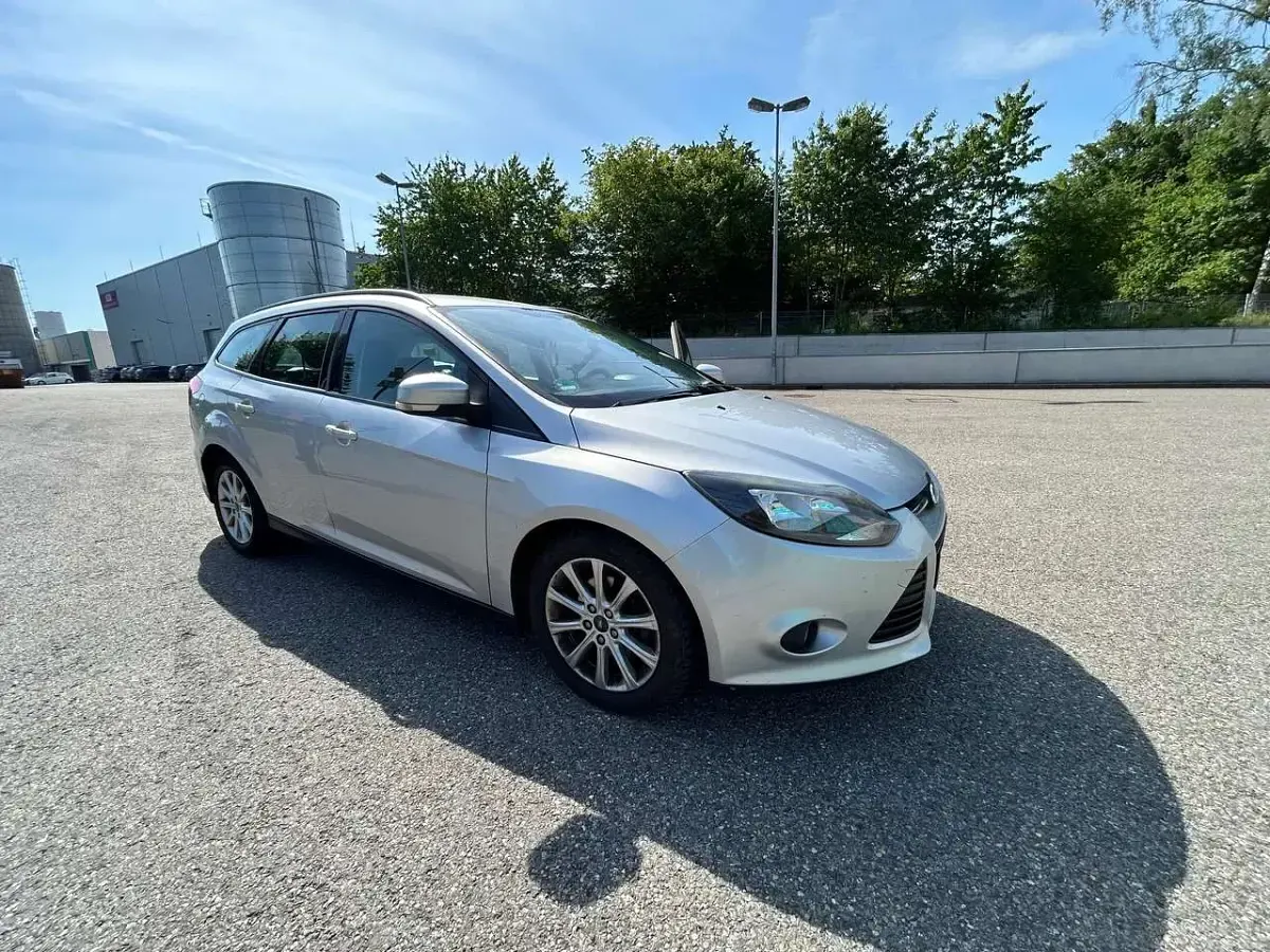 Gebraucht Ford Focus Trend 116 PS (85 kW) 2012 Silber Kombi