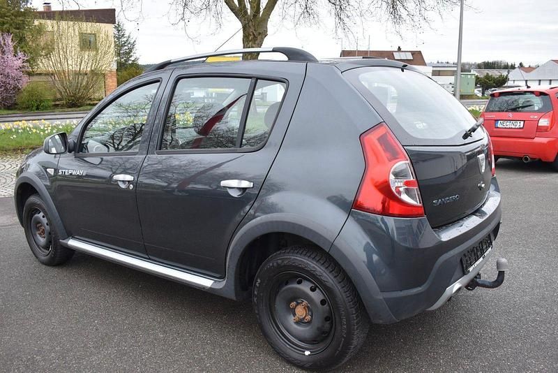 Gebraucht Dacia Sandero Stepway 84 PS (61 kW) 2011 Grau Kleinwagen