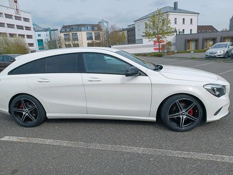 Gebraucht Mercedes CLA200 136 PS (100 kW) 2017 Weiß Kombi