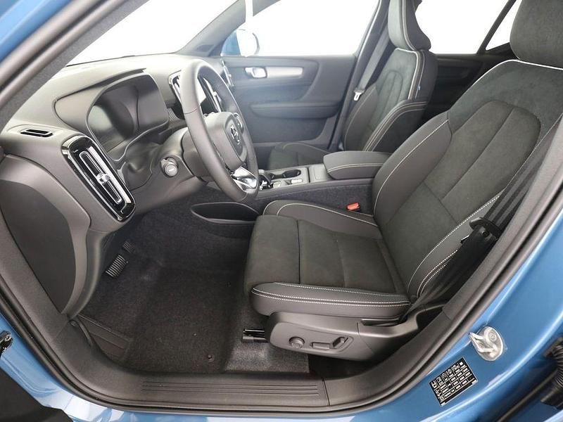 Gebraucht Volvo XC40 Core 163 PS (119 kW) 2024 Blau SUV