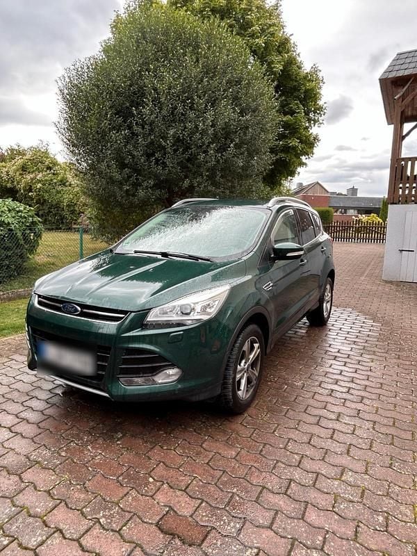 Grün Gebraucht 2016 Ford Kuga SUV | 8.900 € (Guter Preis) - Bild 1/4