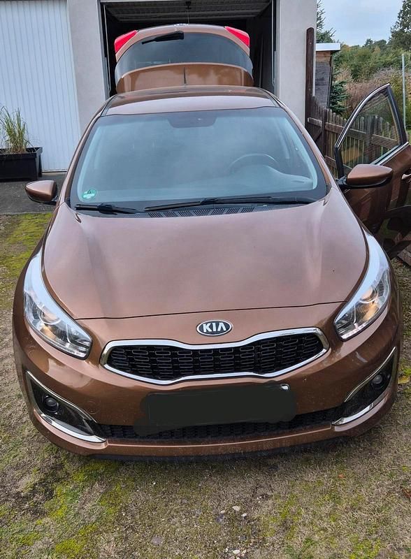 Andere farben Gebraucht 2015 Kia Ceed Limousine | 6.800 € (Guter Preis) - Bild 1/4