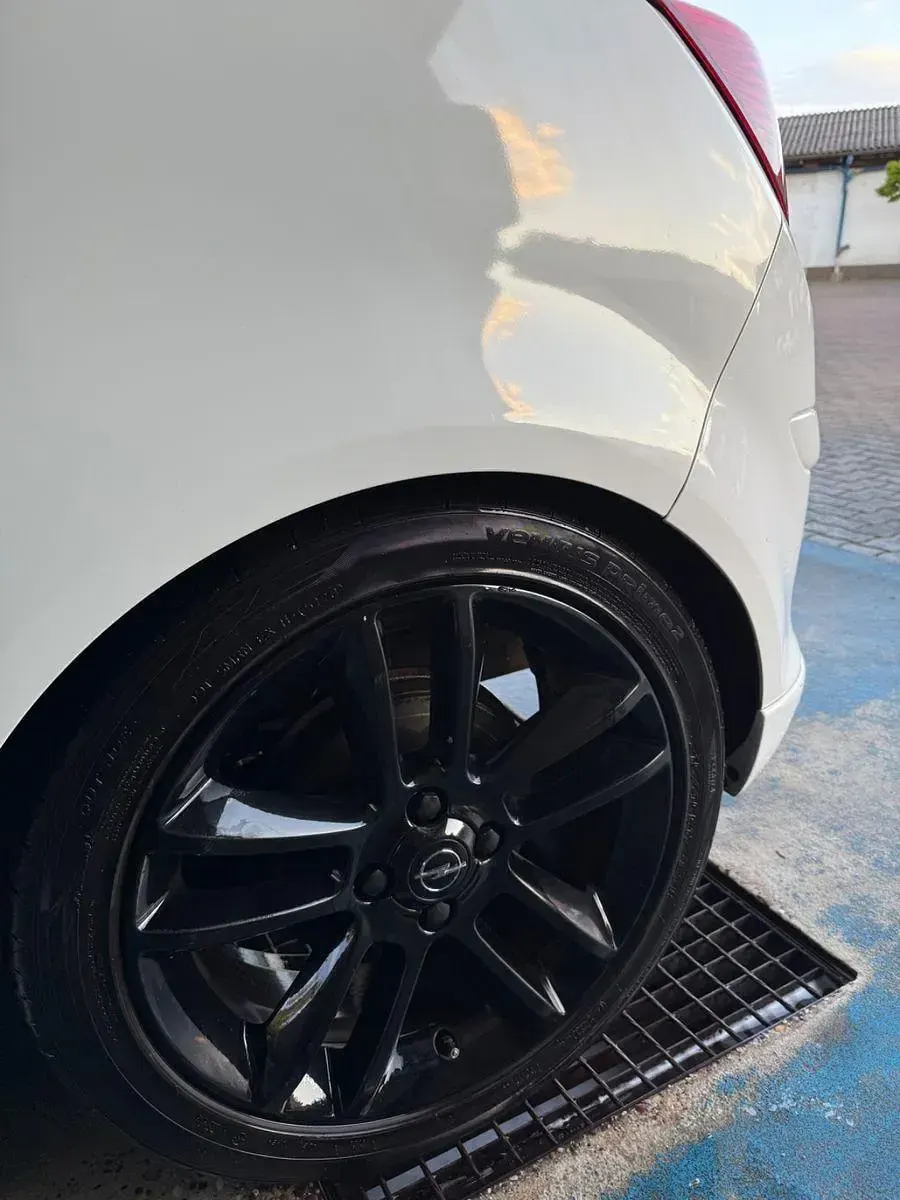 Gebraucht Opel Corsa Edition 90 PS (66 kW) 2009 Weiß Kleinwagen