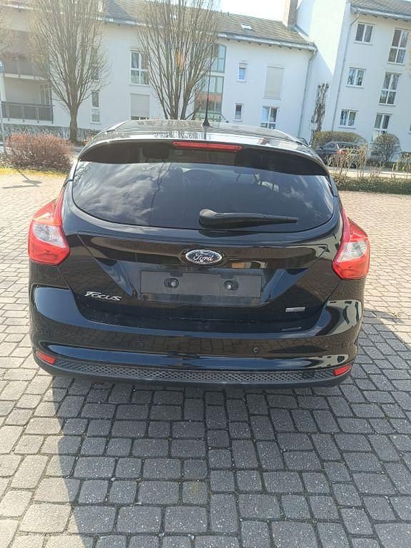 Gebraucht Ford Focus Champions Edition 101 PS (74 kW) 2013 Schwarz Limousine