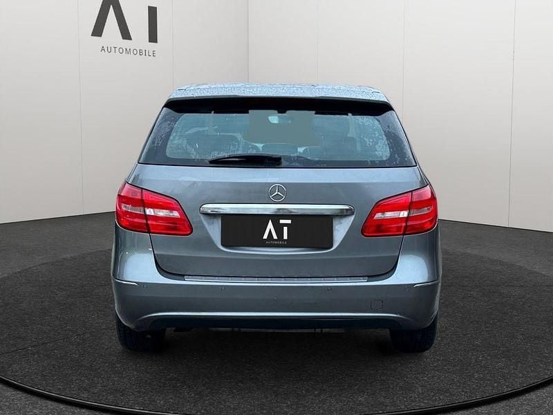 Gebraucht Mercedes B180 109 PS (80 kW) 2013 Grau Van / Kleinbus