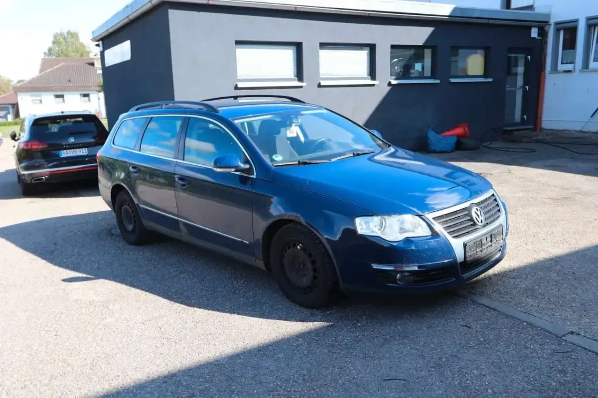 Second-hand VW Passat Comfortline 140 CP (102 kW) 2009 Albastru Break