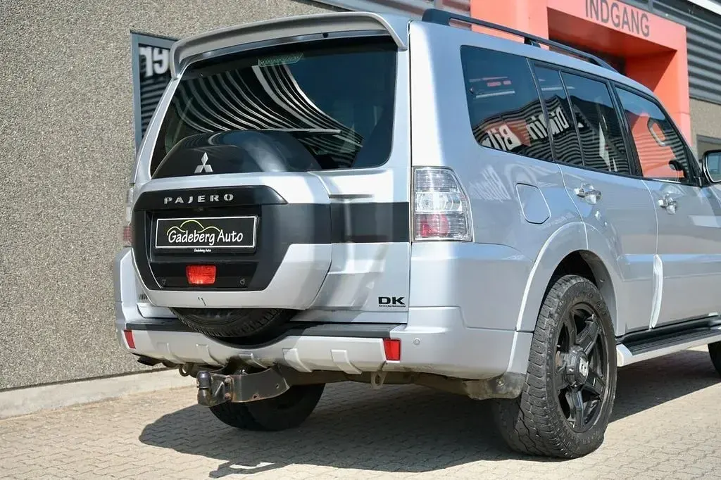 Gebraucht Mitsubishi Pajero Instyle 190 PS (139 kW) 2017 Silber SUV