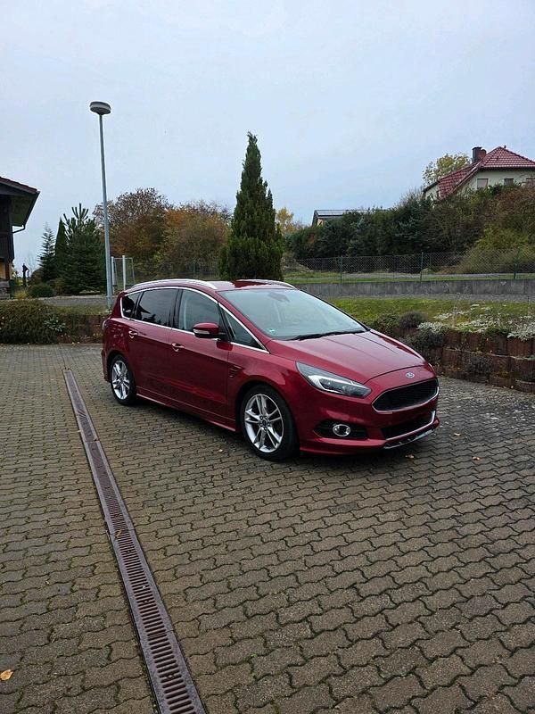 Gebraucht Ford S-MAX ST-Line 179 PS (131 kW) 2017 Rubyrotmetallic Van / Kleinbus