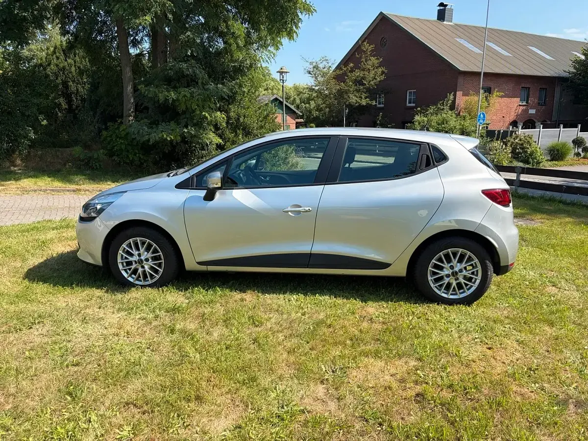 Gebraucht Renault Clio IV LIMITED 75 PS (55 kW) 2016 Silber Limousine