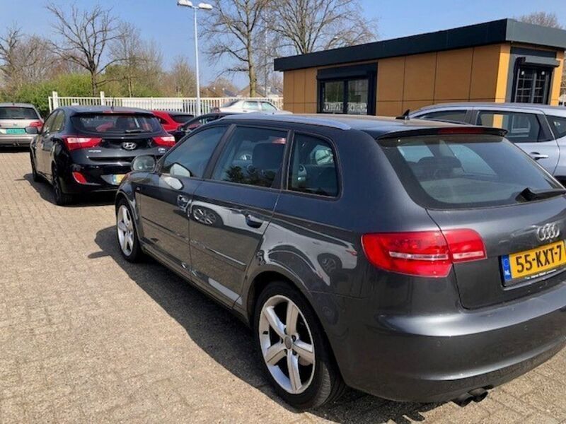 Usado Audi A3 Performance 160 HP (117 kW) 2010 Cinzento Citadino