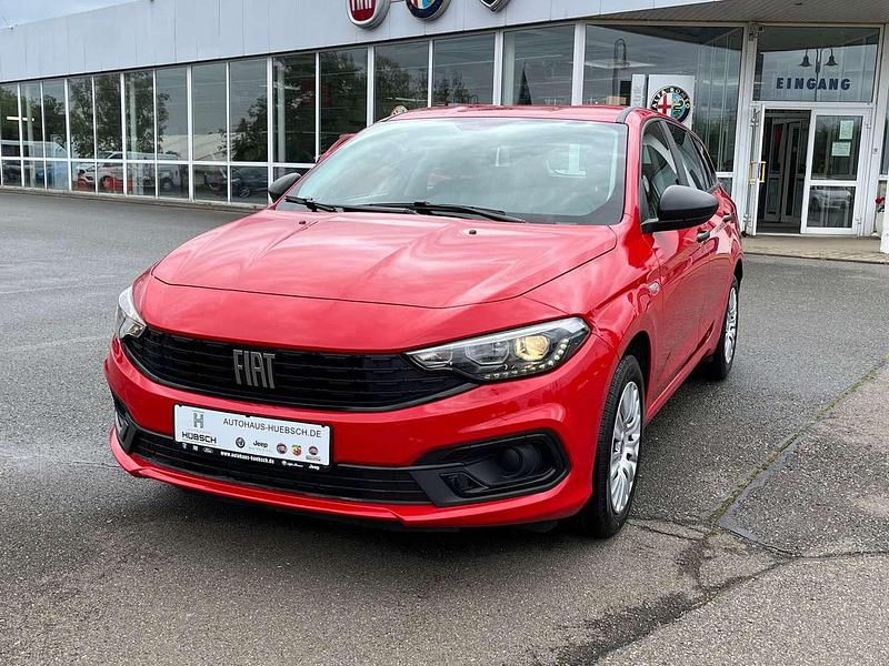 Colore esterno (passione red ( Neu 2024 Fiat Tipo Kombi | 23.990 € (Etwas zu teuer) - Bild 1/4