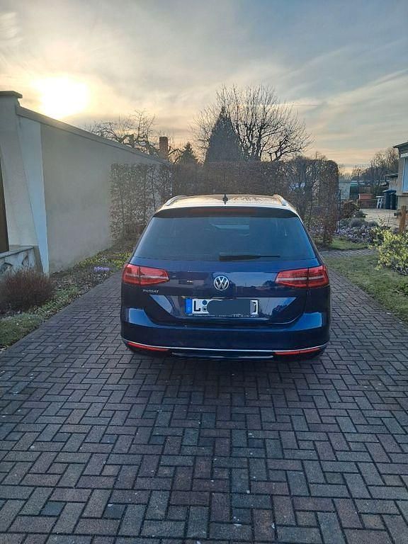 Gebraucht VW Passat Highline 150 PS (110 kW) 2019 Blau Kombi