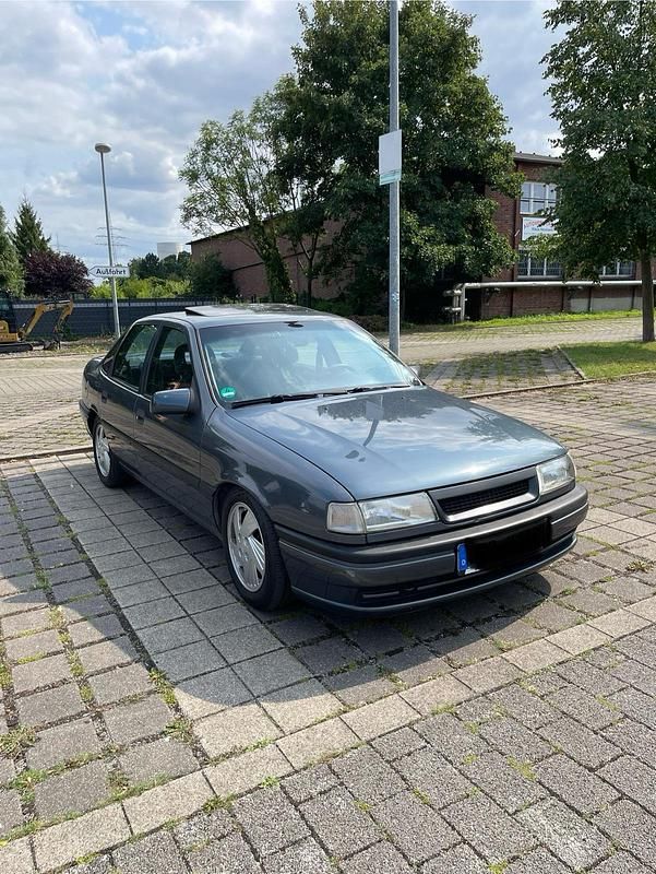 Grau Gebraucht 2025 Opel Vectra Selection Limousine | 3.199 € - Bild 1/4