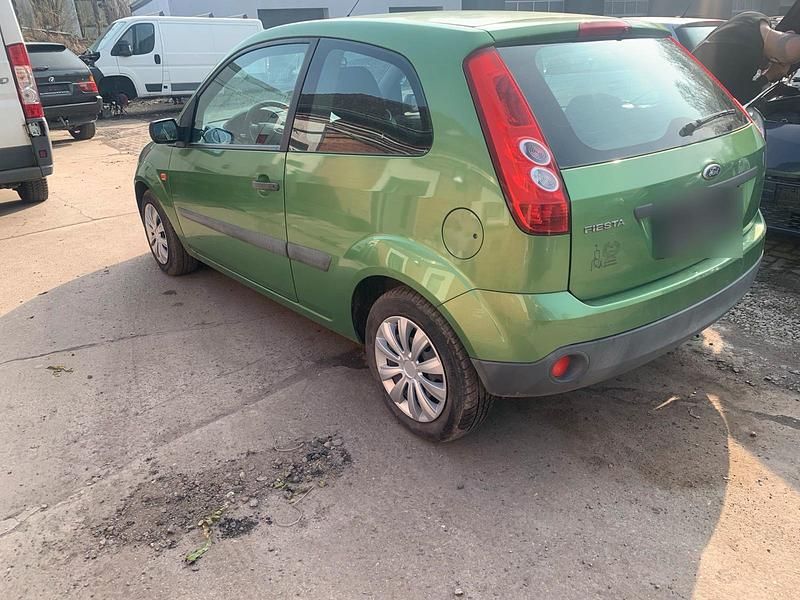 Gebraucht Ford Fiesta 60 PS (44 kW) 2006 Grün Kleinwagen