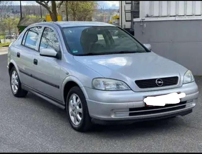 Silber Gebraucht 2001 Opel Astra Selection Limousine | 1.600 € (Guter Preis) - Bild 1/3