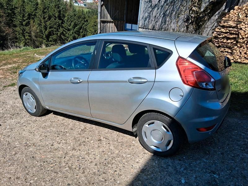 Gebraucht Ford Fiesta 101 PS (74 kW) 2015 Silber Kleinwagen