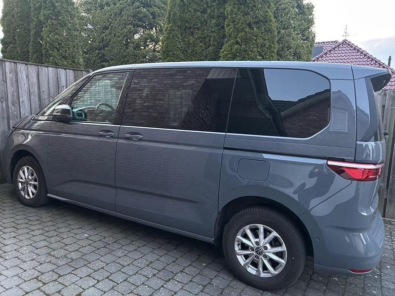 Second-hand VW Multivan 150 CP (110 kW) 2025 Gri Monovolum