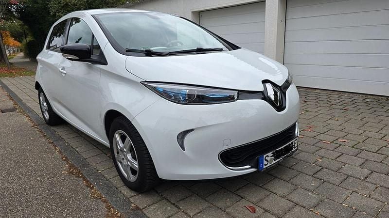 Weiß Gebraucht 2016 Renault Zoe Intens Kleinwagen | 6.400 € (Fairer Preis) - Bild 1/4