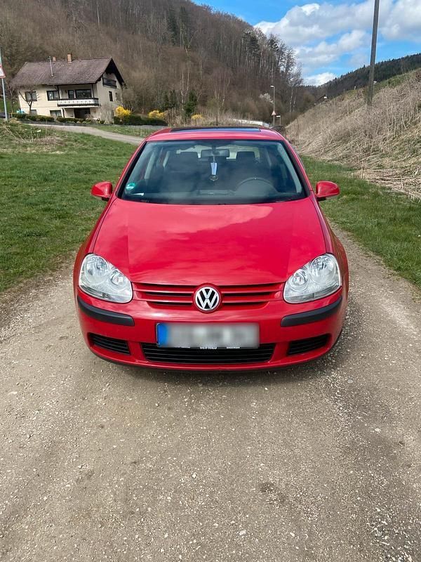 Rot Gebraucht 2005 VW Golf V Kleinwagen | 1.400 € (Superpreis) - Bild 1/4