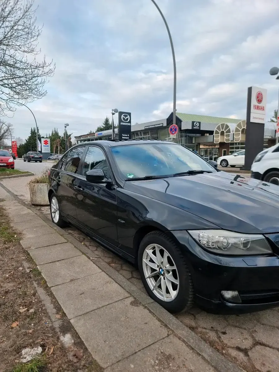 Gebraucht BMW 320 184 PS (135 kW) 2010 Schwarz Limousine