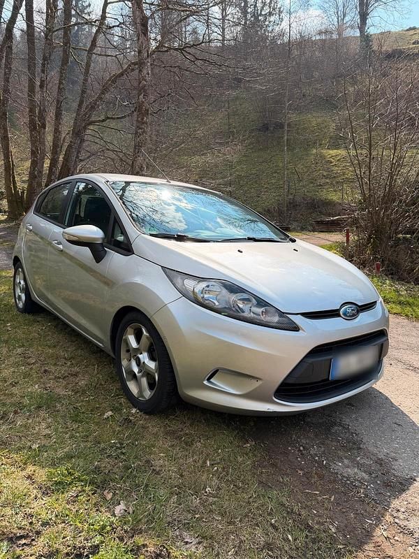 Gebraucht Ford Fiesta 81 PS (59 kW) 2009 Silber Kleinwagen