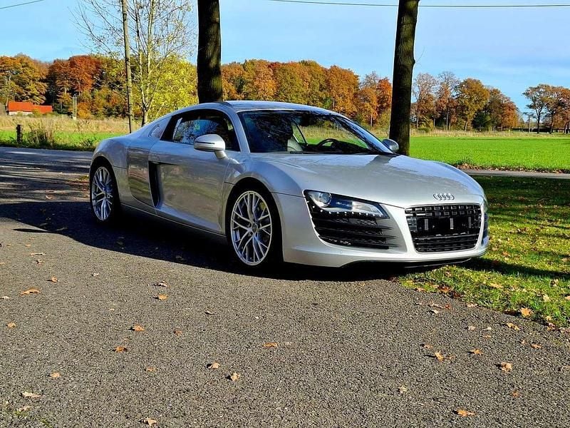 Silber Gebraucht 2009 Audi R8 Coupé Coupé | 52.495 € (Superpreis) - Bild 1/4