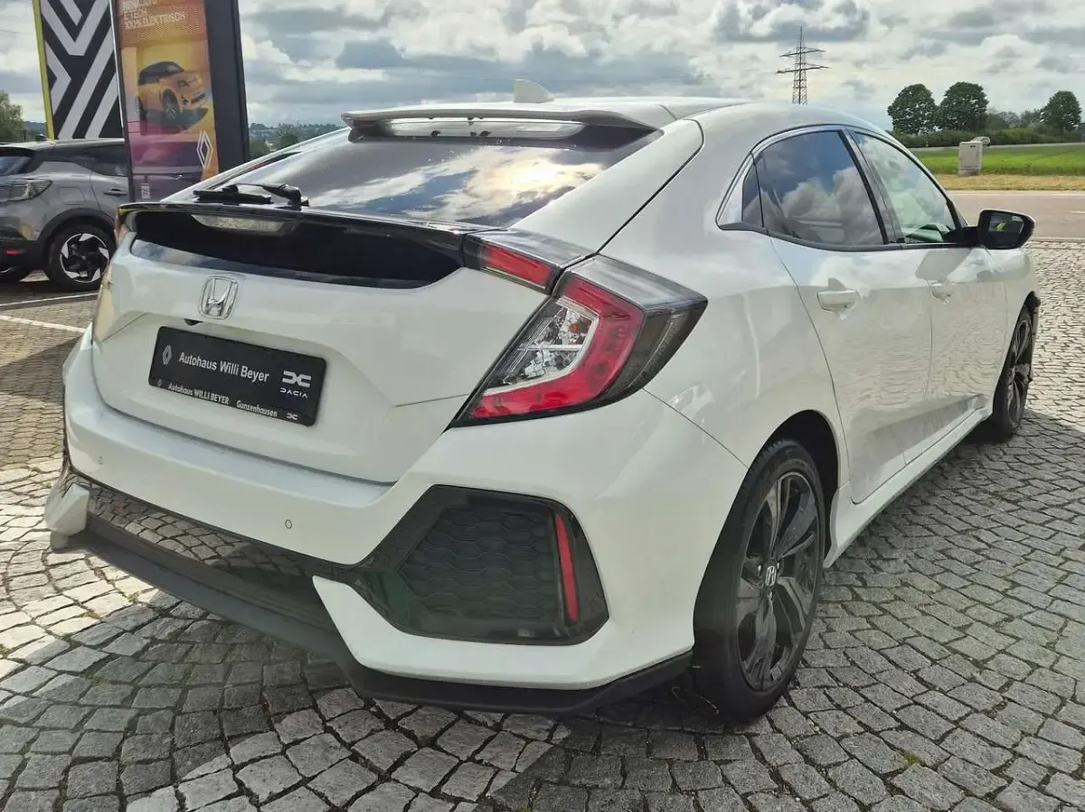 Gebraucht Honda Civic Elegance 129 PS (94 kW) 2017 Platinum white pearl Kleinwagen