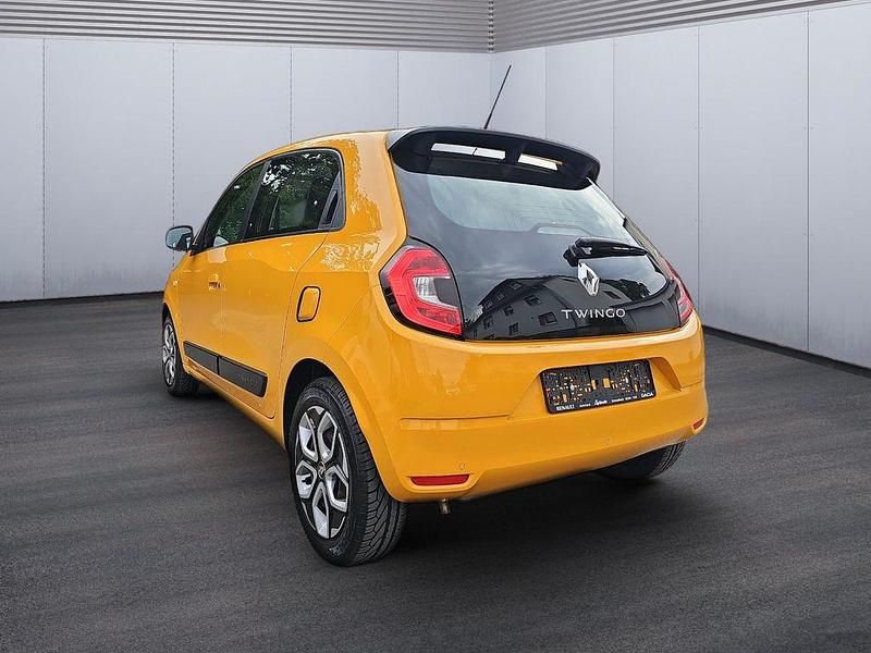 Gebraucht Renault Twingo Equilibre 65 PS (47 kW) 2024 Gelb Kleinwagen