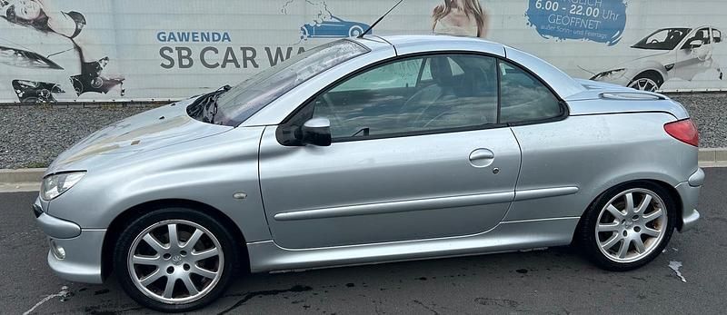 Silber Gebraucht 2004 Peugeot 206 CC Cabrio | 2.400 € (Teuer) - Bild 1/4