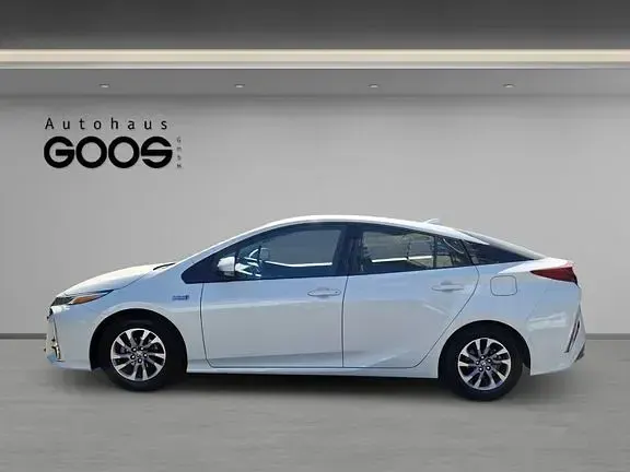 Gebraucht Toyota Prius Basis 122 PS (89 kW) 2018 Novaweiß perleffekt Kleinwagen