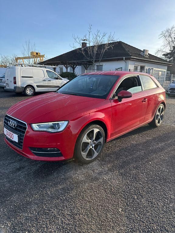 Gebraucht Audi A3 Ambition 140 PS (102 kW) 2014 Rot Limousine
