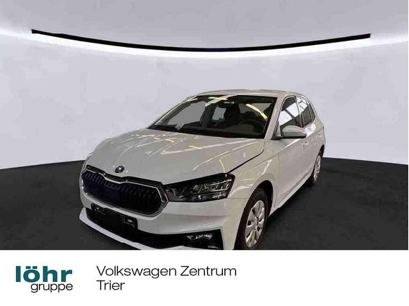 Moonweiss metallic Gebraucht 2023 Skoda Fabia Ambition Kleinwagen | 16.880 € (Fairer Preis) - Bild 1/4